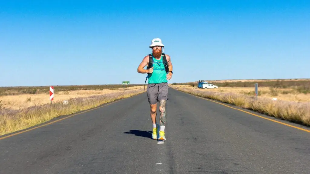 Faute de visa algérien, Russell Cook risque d&rsquo;abandonner sa course à pied en Afrique