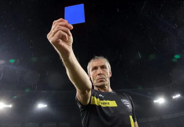 Carton Bleu : la nouvelle règle qui va révolutionner le football