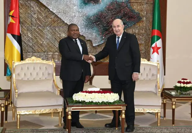 Tebboune s’entretient avec son homologue mozambicain qui participera au 7e Sommet du GECF