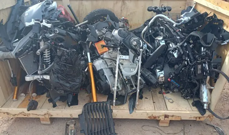 Moto de grosse cylindrée décortiquée