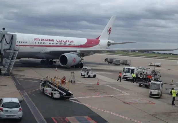 Air Algérie : le train d’atterrissage d’un avion éclate au décollage à l’aéroport d’Abidjan