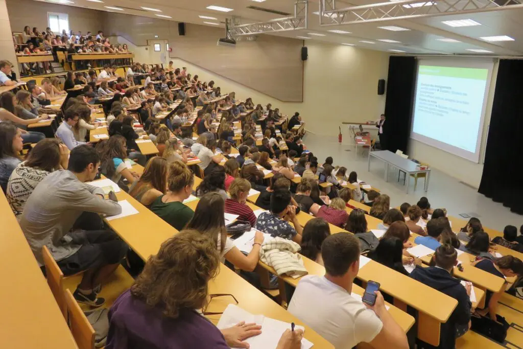 Des étudiants algériens se disent victimes d’arnaque de la part d’une école en France