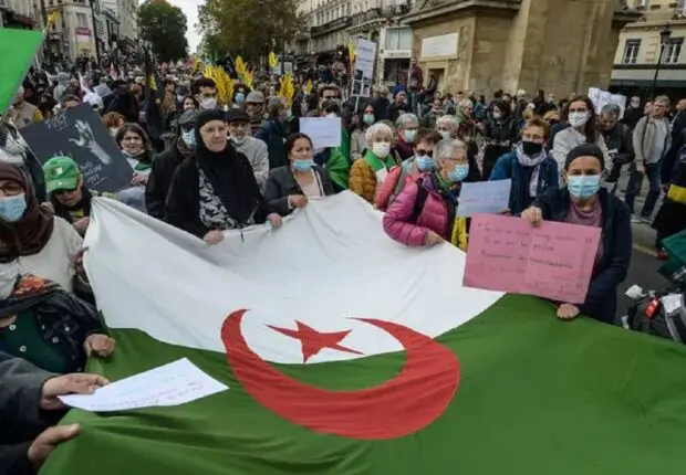 « Risques de troubles graves » : le préfet interdit les rassemblements d’Algériens à Paris