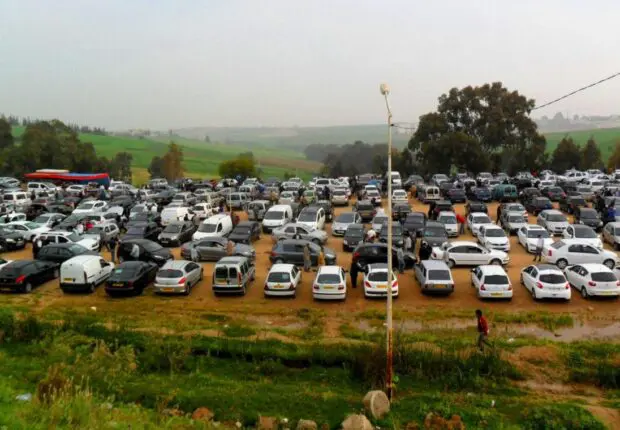 Le marché des véhicules d’occasion de Tidjelabine rouvre : quels sont les prix d’accès ?