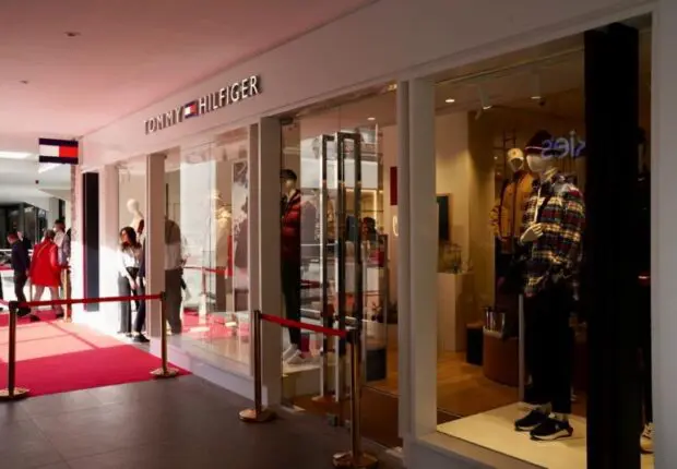 Tommy Hilfiger s&rsquo;enracine en Algérie : Un plan de développement ambitieux pour 2024