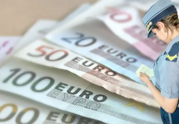 Dissimulés dans le Coran : 15.000 € saisis à l’aéroport international Houari Boumediene