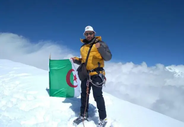 Gravir le plus haut sommet du monde : le défi fou de Nessim Hachaichi, alpiniste algérien