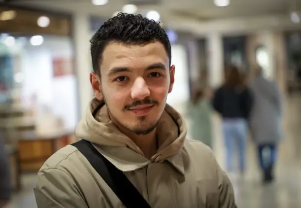 L’influenceur franco-algérien Kimo se mobilise en faveur des personnes paraplégiques