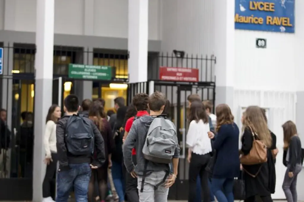Voile à l’école – France : le départ d’un proviseur menacé de mort suscite la polémique