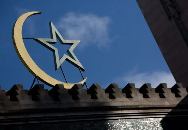 Début du Ramadan : une tête de cochon déposée devant une mosquée en France
