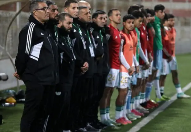 Algérie : le sélectionneur nationale U20 gifle ses joueurs, la vidéo devient virale