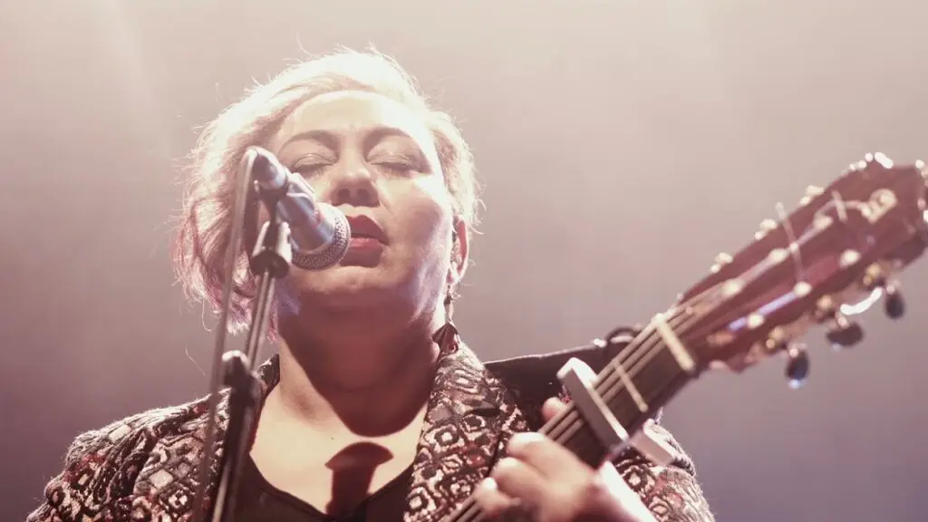 « J’ai envie de raconter la vraie Algérie » : Samira Brahmia se confie sur sa musique