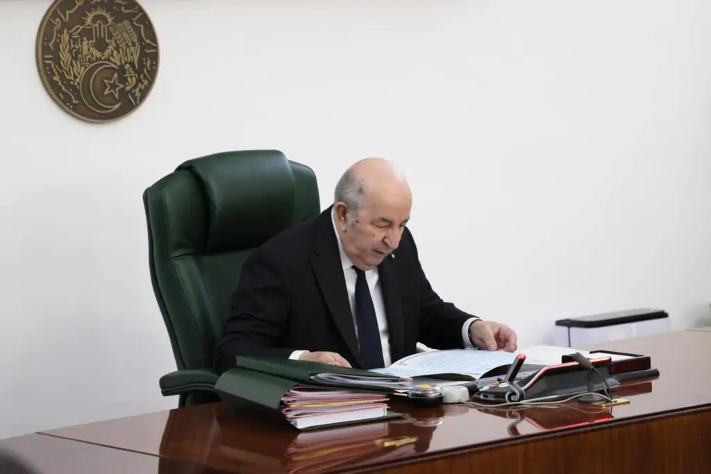 Fabrication de smartphones en Algérie : Tebboune ordonne d’élaborer un cahier des charges