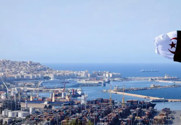 L’excédent de la balance commerciale de l’Algérie a chuté de moitié en 2023 (ONS)