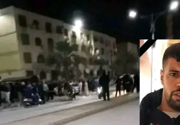 Biskra sous le choc : un tireur à moto cagoulé assassine un jeune homme en pleine rue