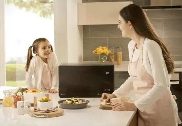 LG révolutionne les repas familiaux avec son Micro-ondes NeoChef !