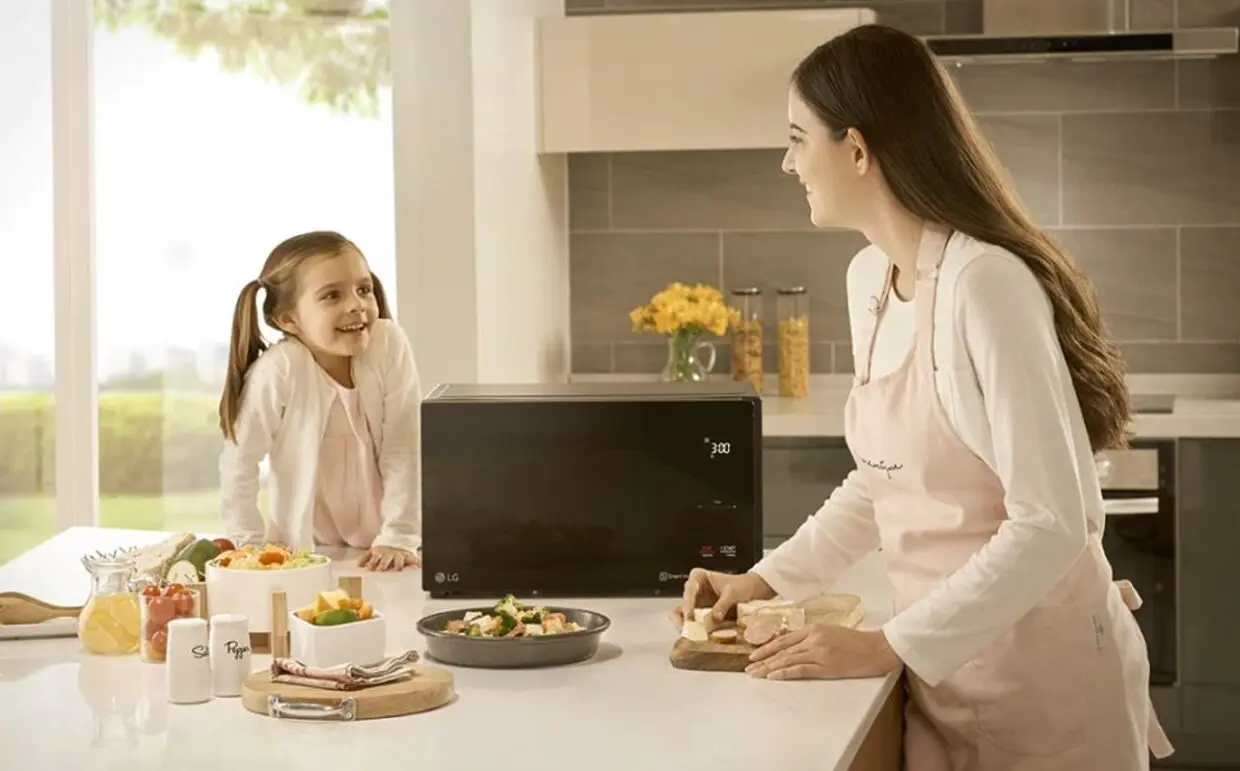 LG révolutionne les repas familiaux avec son Micro-ondes NeoChef !