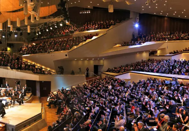 L’harmonie de la grandeur : Un voyage à travers les salles des meilleurs orchestres symphoniques du monde en 2023