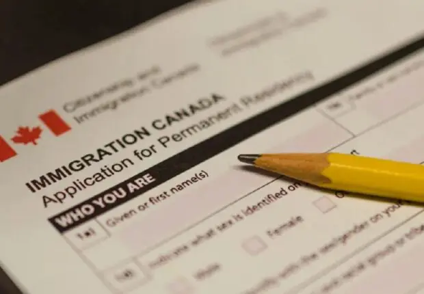 Immigration : le Canada augmente de 20% les frais de résidence permanente