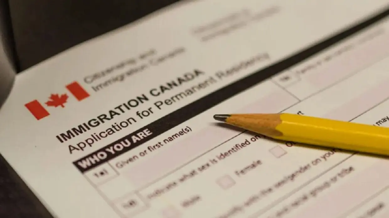Immigration : le Canada augmente de 20% les frais de résidence permanente