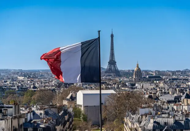 Permis de séjour – France : nouvelles mesures pour les résidents étrangers