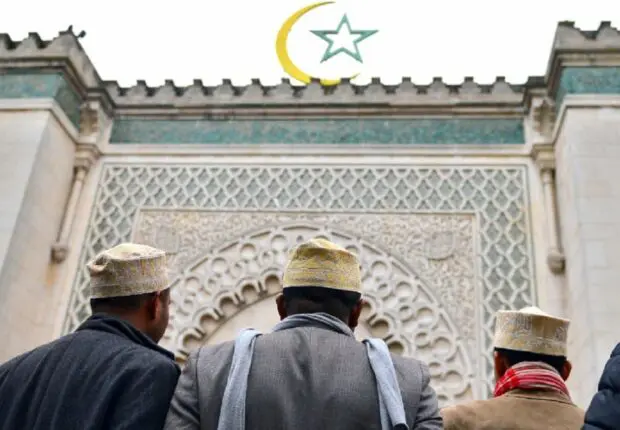 Dégradations de plusieurs mosquées en plein Ramadan – France : Darmanin réagit