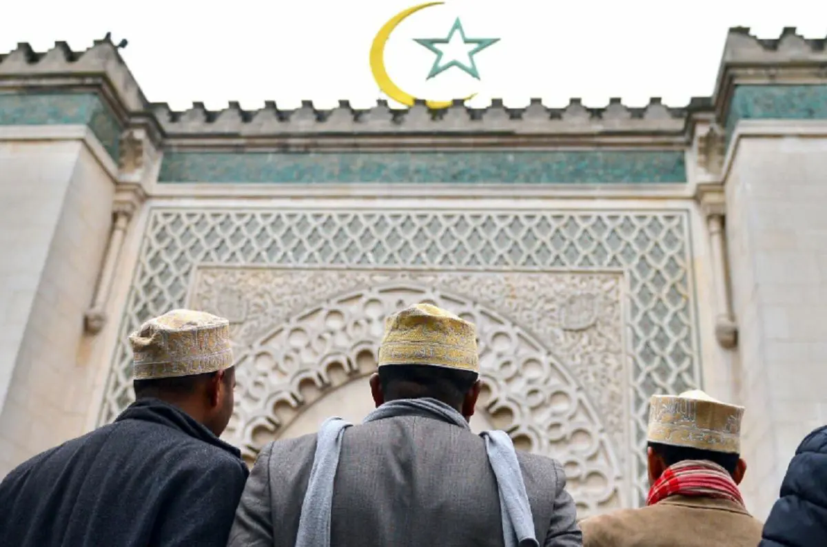 Dégradations de plusieurs mosquées en plein Ramadan – France : Darmanin réagit