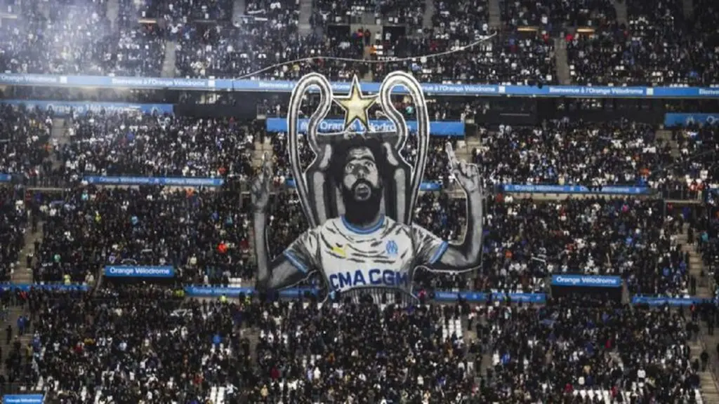 À Marseille, le tifo en hommage à l’humoriste Redouane Bougheraba crée des tensions