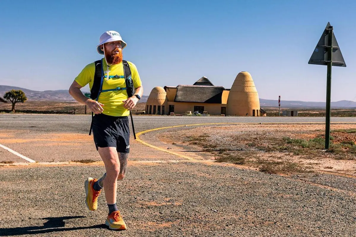 Après l’Algérie, l’aventurier Russell Cook arrive en Tunisie et achève son tour d’Afrique