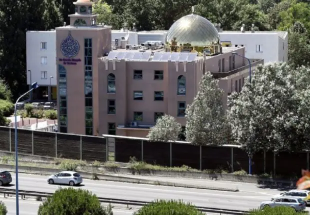 Condamné pour antisémitisme, un imam algérien expulsé de France
