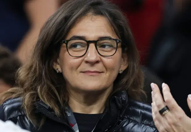 La mère de Mbappé, Fayza Lamari, accueillie comme une pop star en Algérie