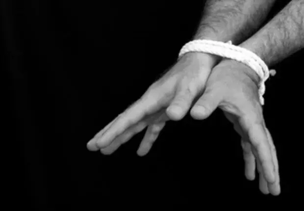 Homme ligoté et tué chez lui : la police arrête trois suspects