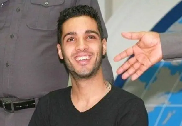 Hamza Bendelladj bientôt libre ? Compte à rebours pour le hacker souriant
