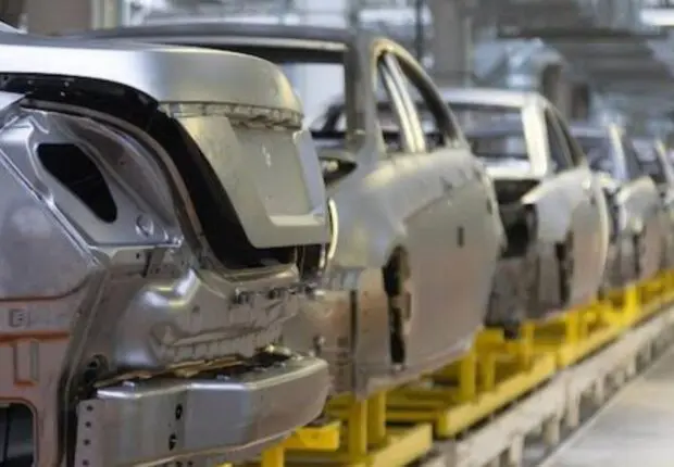 Automobile en Algérie : lancement de la production de tôles métalliques à Oran