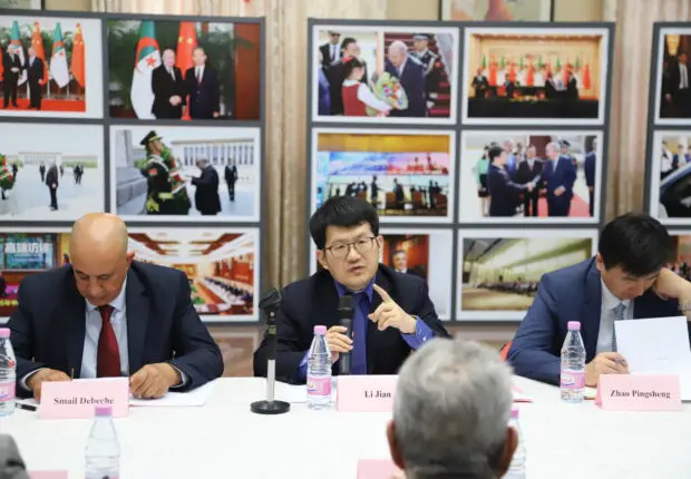 L’Algérie et la Chine rejettent toute forme d’ingérence dans leurs affaires internes !