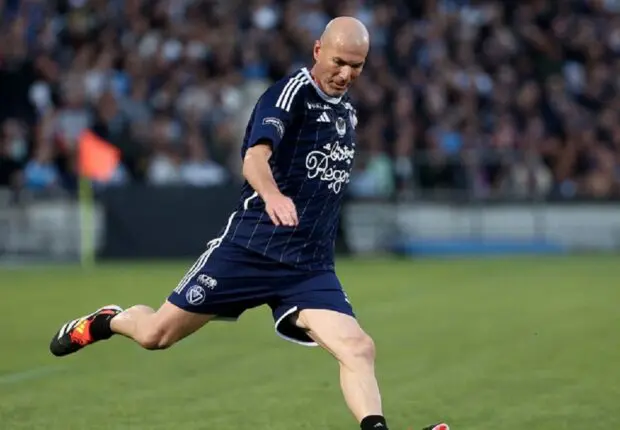 A 52 ans, un Zidane de gala et un geste qui a ébloui la presse et les supporters (vidéo)