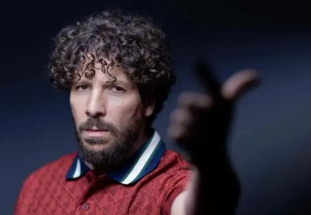 JO 2024 : l’humoriste Redouane Bougheraba parmi les porteurs de la flamme à Marseille