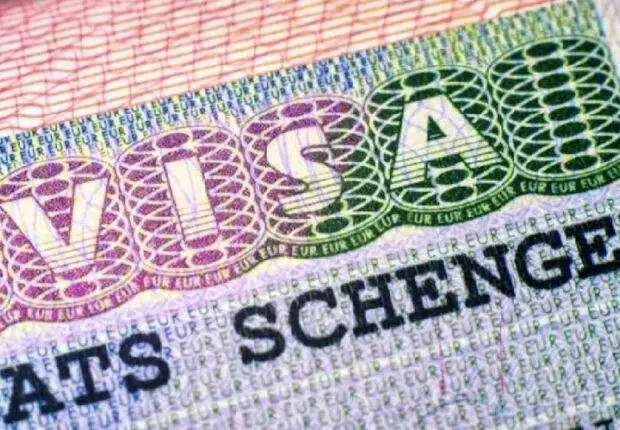 Arnaques aux rendez-vous visa Schengen : un réseau de 15 personnes tombe à Mostaganem