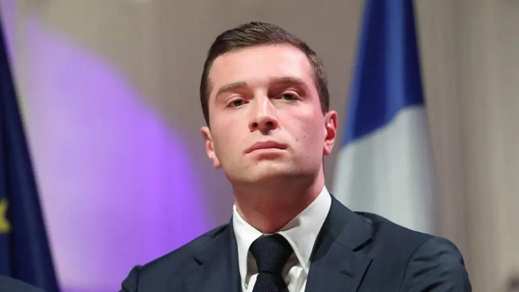 France : Bardella veut interdire « les postes stratégiques de l’État » aux binationaux