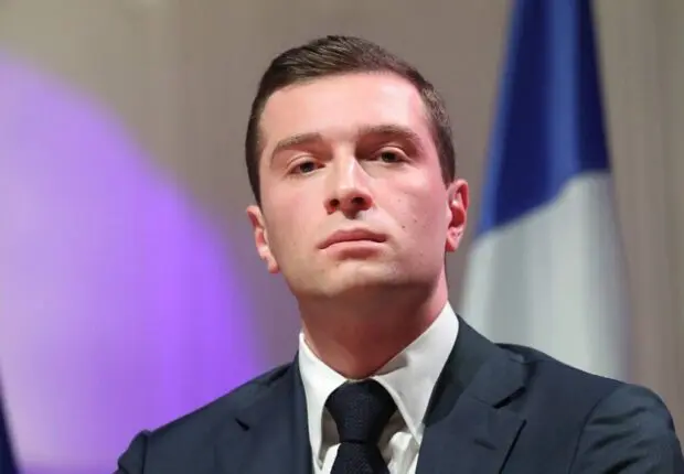 France : Bardella veut interdire « les postes stratégiques de l’État » aux binationaux