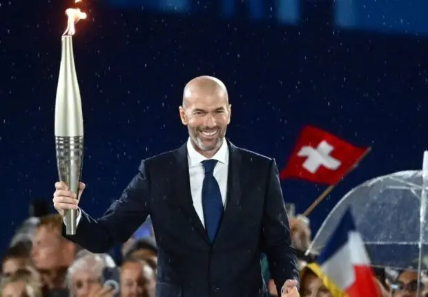 Zinedine Zidane ouvre la cérémonie des JO 2024 à Paris avec la flamme olympique
