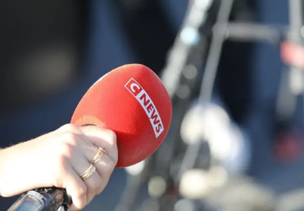 « L’immigration tue » : l’Arcom sanctionne CNews d’une amende de 80 000 euros