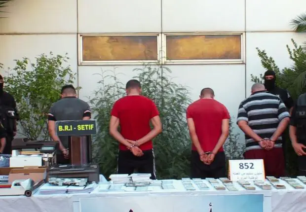 Saisie record de faux billets à Sétif : l’Algérie soupçonne un complot marocain