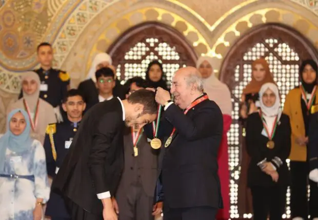 Tebboune honore les meilleurs lauréats au BAC et au BEM 2024 lors d’une cérémonie