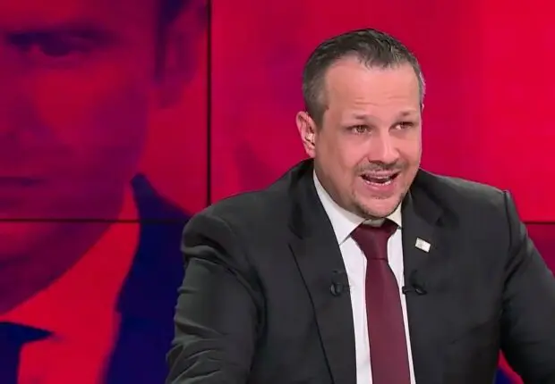 Écarté de RMC, le journaliste algérien Mehdi Ghezzar s’excuse auprès du peuple marocain