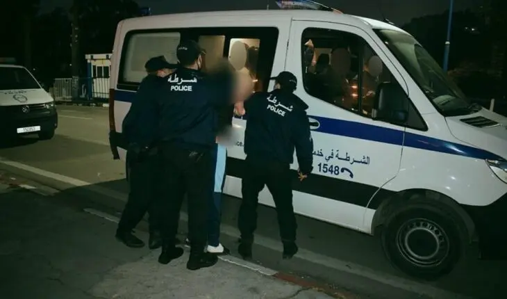 La police intercepte les suspects et récupère l’arme du crime La police intercepte les suspects et récupère l’arme du crime