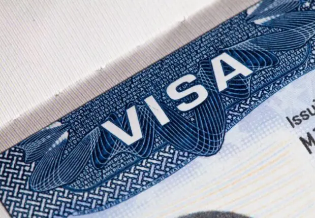 Visa d’études pour Algériens : l’ambassade de la Pologne impose une nouvelle condition