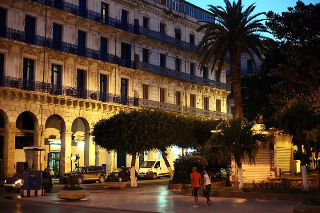 Une touriste française harcelée à Alger, sa vidéo enflamme la toile