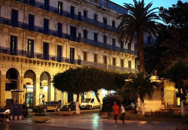 Une touriste française harcelée à Alger, sa vidéo enflamme la toile