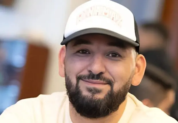 Mohammed Henni fait son grand come-back en Algérie et ça fait du bruit